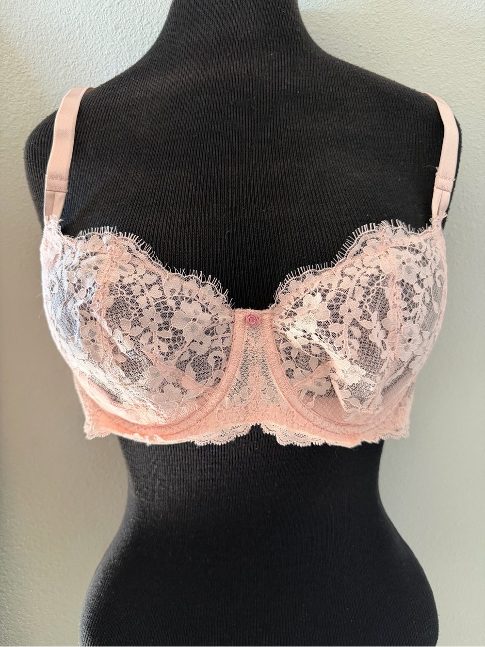 Victoria's Secret Unlined Lace Balconette Bra 34DDD Soft Pink Eyelash Lace